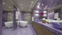 Yacht SISTER ACT -  Master Bathroom